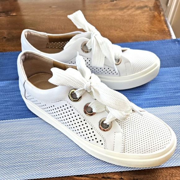 Vaneli Leather Yora Sport Shoes - Picture 3 of 8